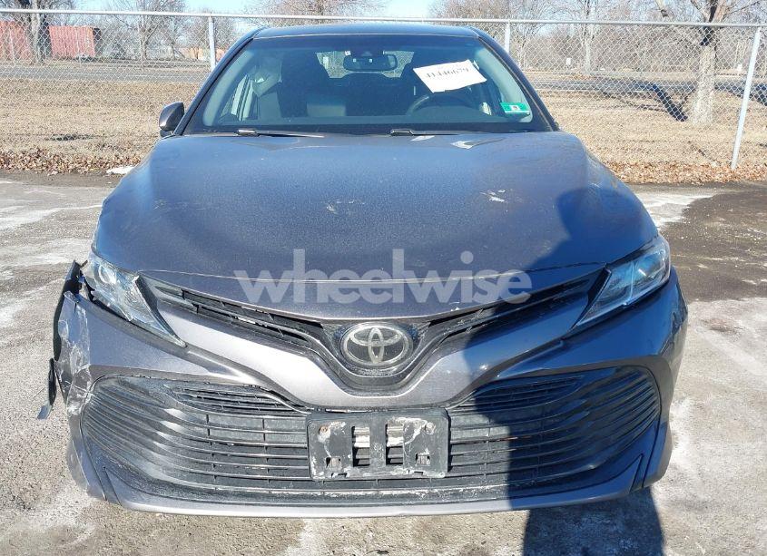 Photo 12 of 2018 Toyota Camry LE (VIN 4T1B11HK2JU109616)