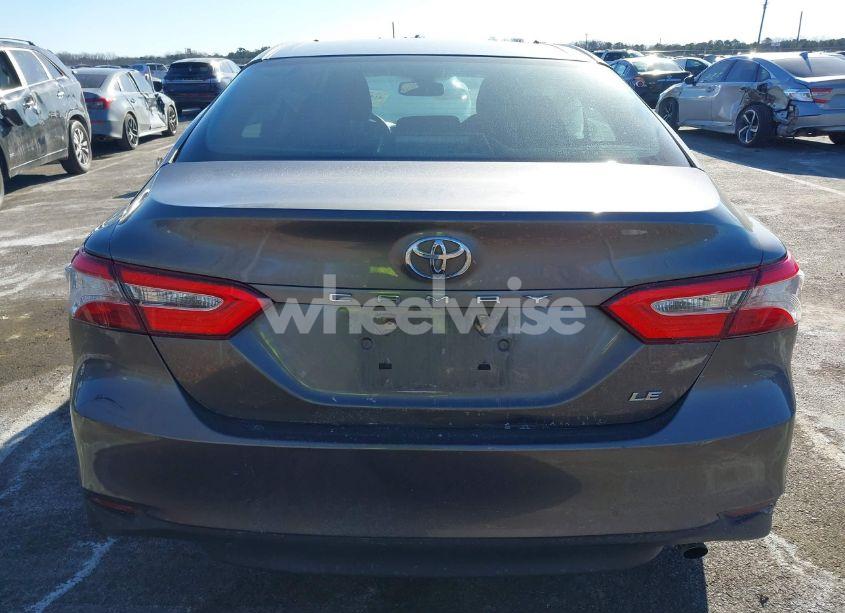 Photo 16 of 2018 Toyota Camry LE (VIN 4T1B11HK2JU109616)