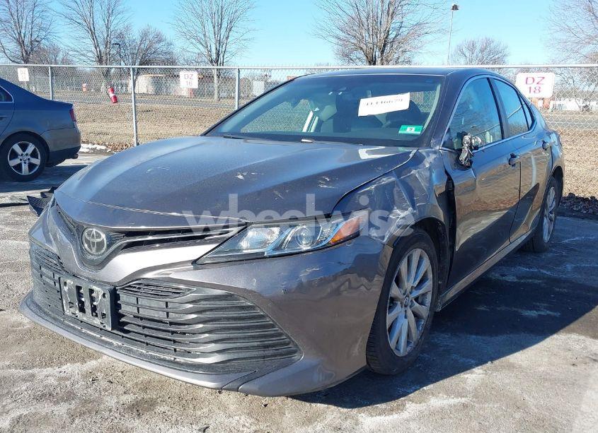 Photo 2 of 2018 Toyota Camry LE (VIN 4T1B11HK2JU109616)