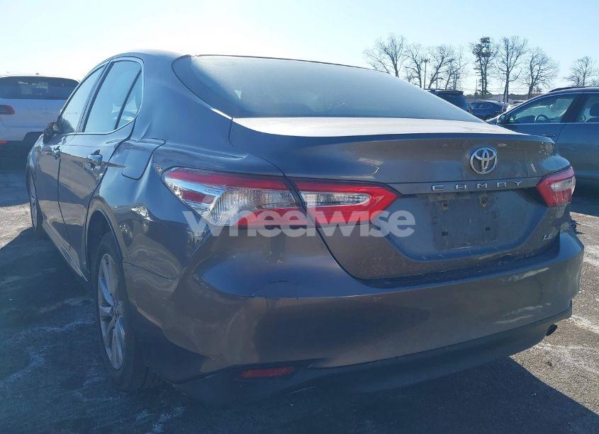 Photo 3 of 2018 Toyota Camry LE (VIN 4T1B11HK2JU109616)