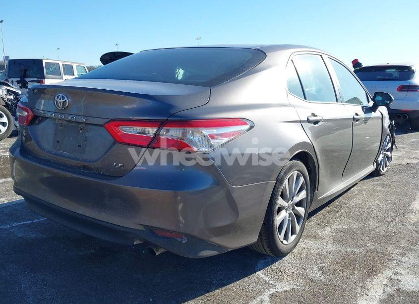 Photo 4 of 2018 Toyota Camry LE (VIN 4T1B11HK2JU109616)