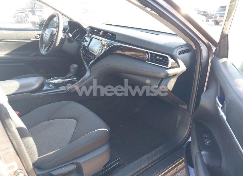 Photo 5 of 2018 Toyota Camry LE (VIN 4T1B11HK2JU109616)