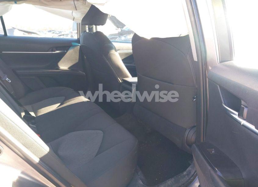 Photo 8 of 2018 Toyota Camry LE (VIN 4T1B11HK2JU109616)