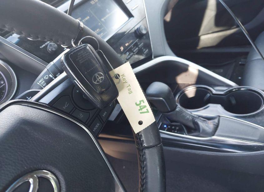 Photo 11 of 2018 Toyota Camry SE (VIN 4T1B11HK2JU123290)