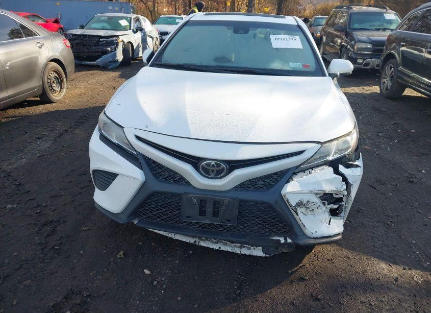 Photo 12 of 2018 Toyota Camry SE (VIN 4T1B11HK2JU123290)