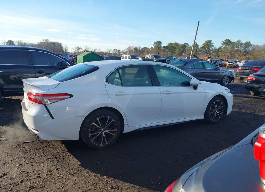 Photo 13 of 2018 Toyota Camry SE (VIN 4T1B11HK2JU123290)