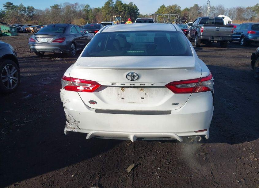 Photo 16 of 2018 Toyota Camry SE (VIN 4T1B11HK2JU123290)