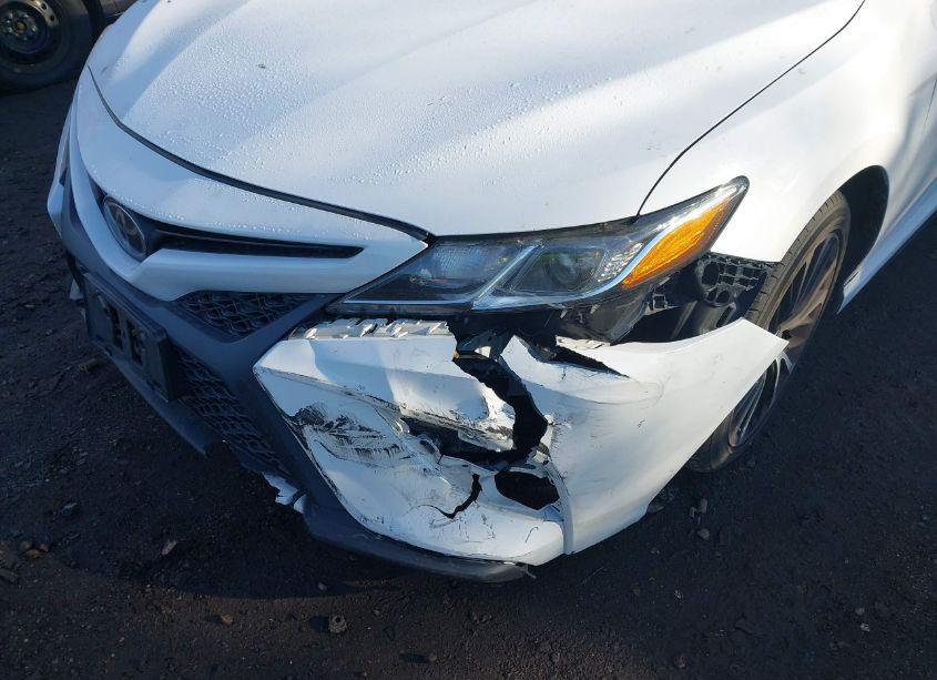 Photo 17 of 2018 Toyota Camry SE (VIN 4T1B11HK2JU123290)