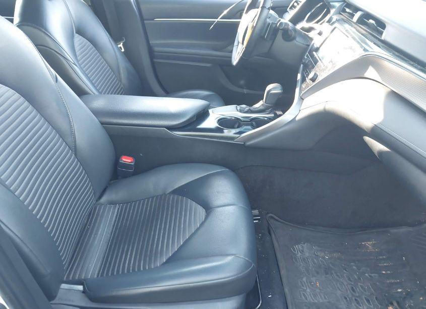 Photo 5 of 2018 Toyota Camry SE (VIN 4T1B11HK2JU123290)