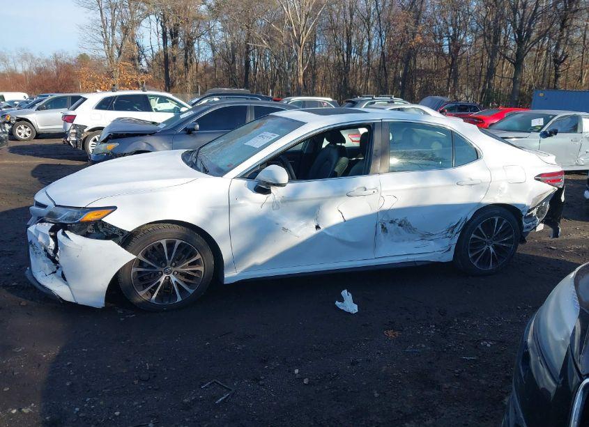 Photo 6 of 2018 Toyota Camry SE (VIN 4T1B11HK2JU123290)