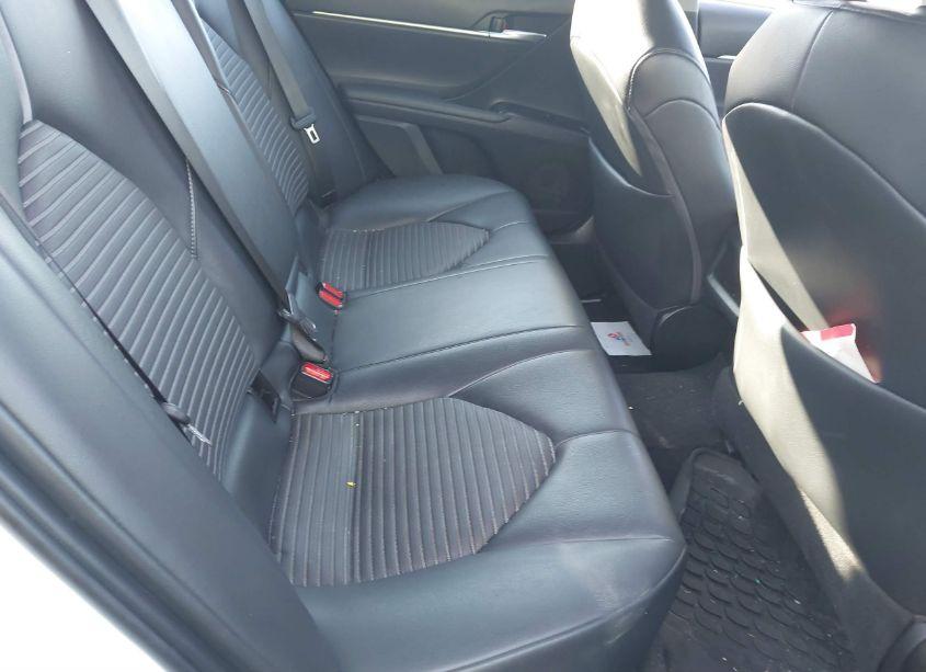 Photo 8 of 2018 Toyota Camry SE (VIN 4T1B11HK2JU123290)