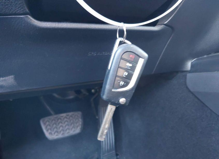 Photo 11 of 2018 Toyota Camry LE (VIN 4T1B11HK2JU133575)