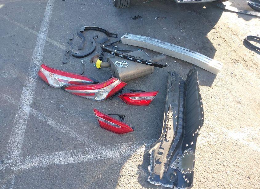 Photo 12 of 2018 Toyota Camry LE (VIN 4T1B11HK2JU133575)