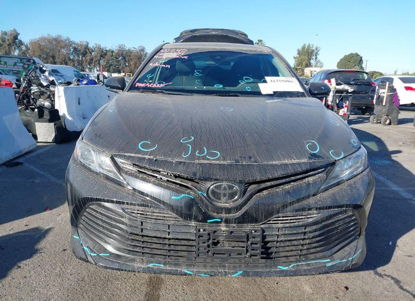 Photo 13 of 2018 Toyota Camry LE (VIN 4T1B11HK2JU133575)