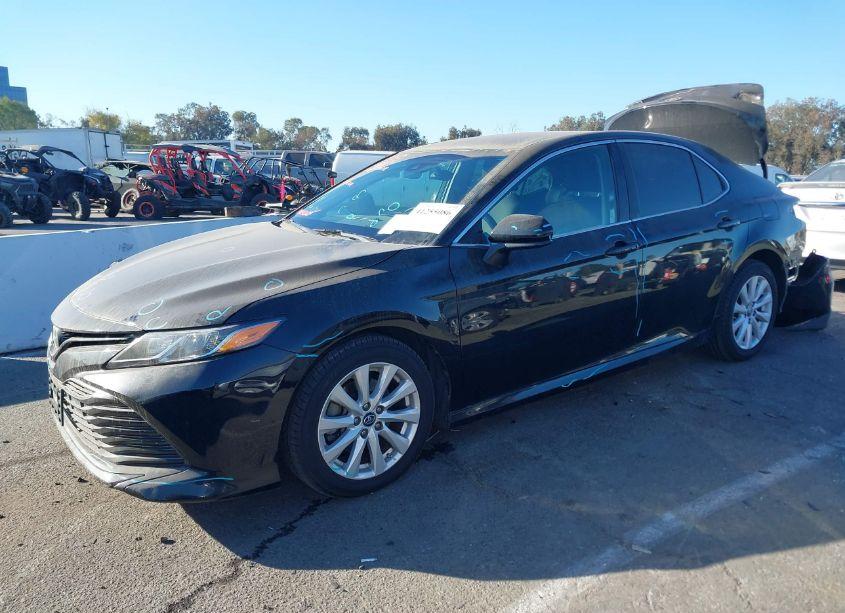Photo 15 of 2018 Toyota Camry LE (VIN 4T1B11HK2JU133575)