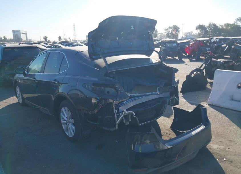 Photo 3 of 2018 Toyota Camry LE (VIN 4T1B11HK2JU133575)