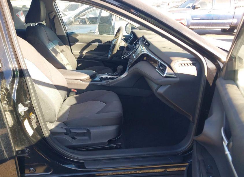 Photo 5 of 2018 Toyota Camry LE (VIN 4T1B11HK2JU133575)