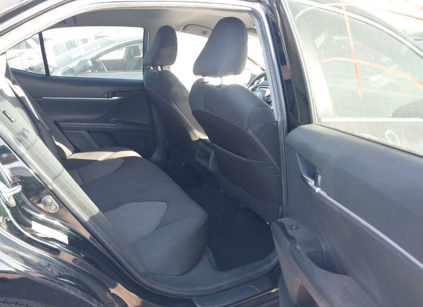 Photo 8 of 2018 Toyota Camry LE (VIN 4T1B11HK2JU133575)