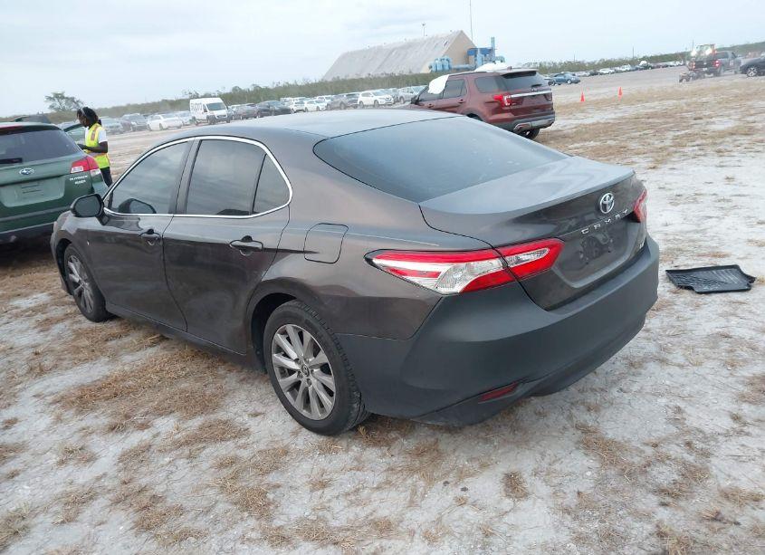 Photo 3 of 2018 Toyota Camry LE (VIN 4T1B11HK2JU136847)