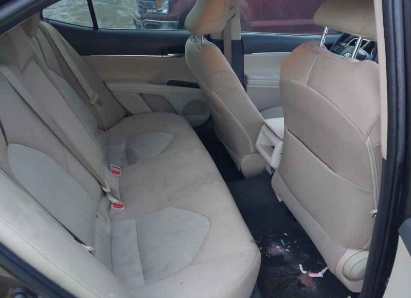 Photo 8 of 2018 Toyota Camry LE (VIN 4T1B11HK2JU136847)