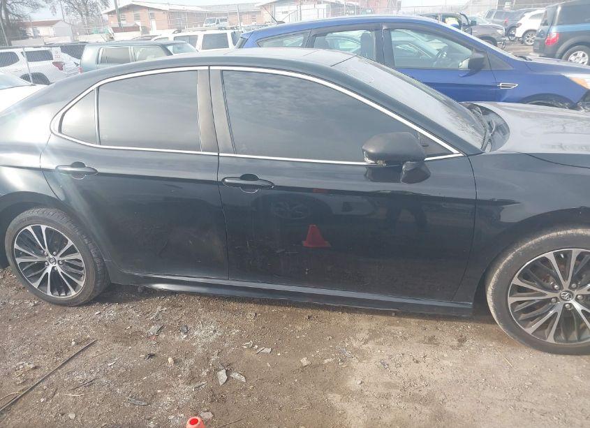 Photo 13 of 2018 Toyota Camry SE (VIN 4T1B11HK2JU148495)