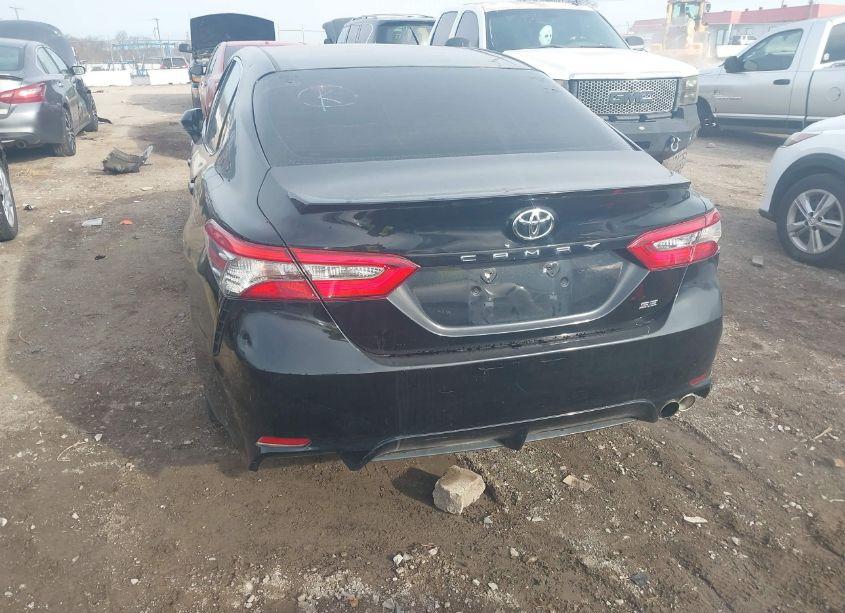 Photo 16 of 2018 Toyota Camry SE (VIN 4T1B11HK2JU148495)