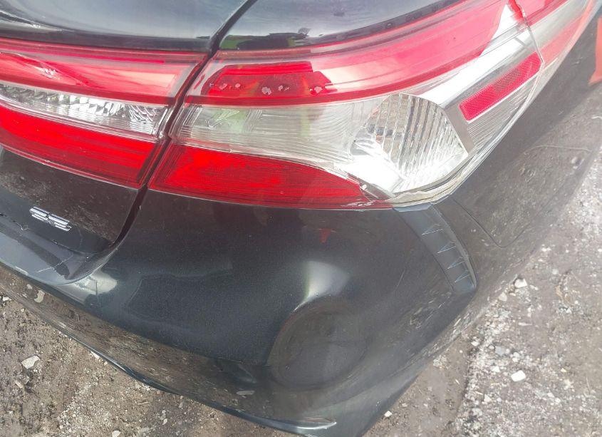 Photo 17 of 2018 Toyota Camry SE (VIN 4T1B11HK2JU148495)