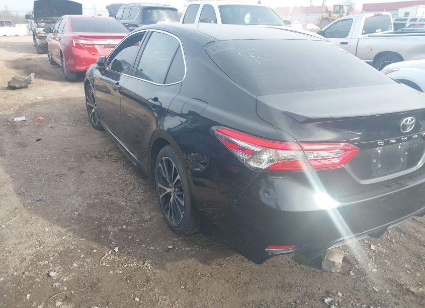 Photo 3 of 2018 Toyota Camry SE (VIN 4T1B11HK2JU148495)