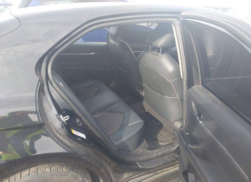 Photo 8 of 2018 Toyota Camry SE (VIN 4T1B11HK2JU148495)