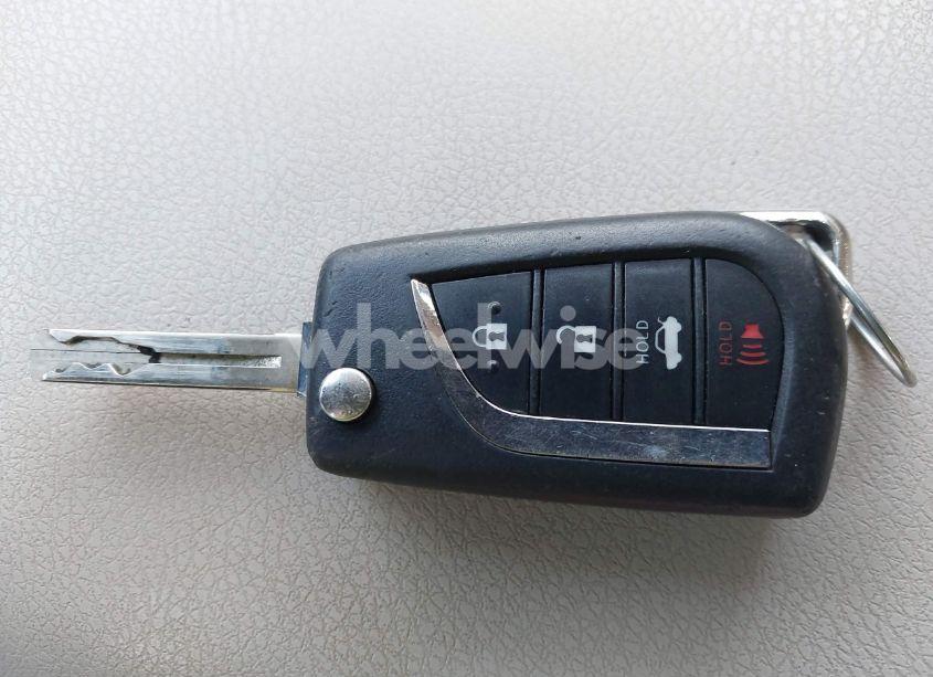 Photo 11 of 2018 Toyota Camry LE (VIN 4T1B11HK2JU151039)