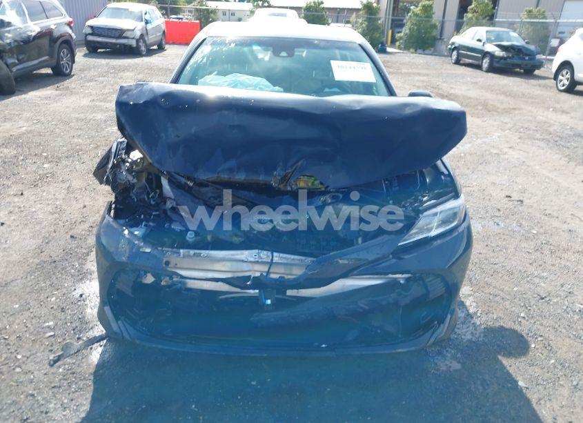 Photo 12 of 2018 Toyota Camry LE (VIN 4T1B11HK2JU151039)