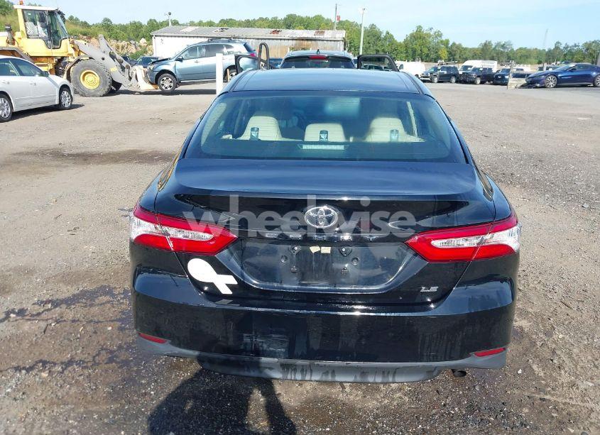 Photo 16 of 2018 Toyota Camry LE (VIN 4T1B11HK2JU151039)