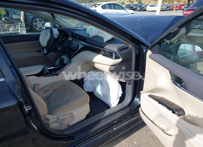 Photo 5 of 2018 Toyota Camry LE (VIN 4T1B11HK2JU151039)