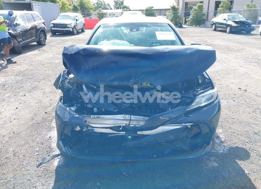 Photo 6 of 2018 Toyota Camry LE (VIN 4T1B11HK2JU151039)