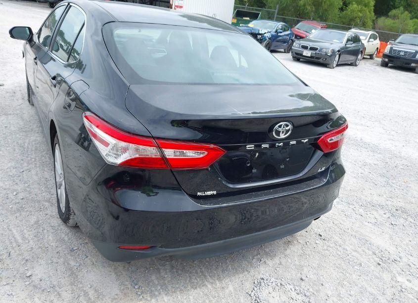 Photo 16 of 2018 Toyota Camry LE (VIN 4T1B11HK2JU151669)