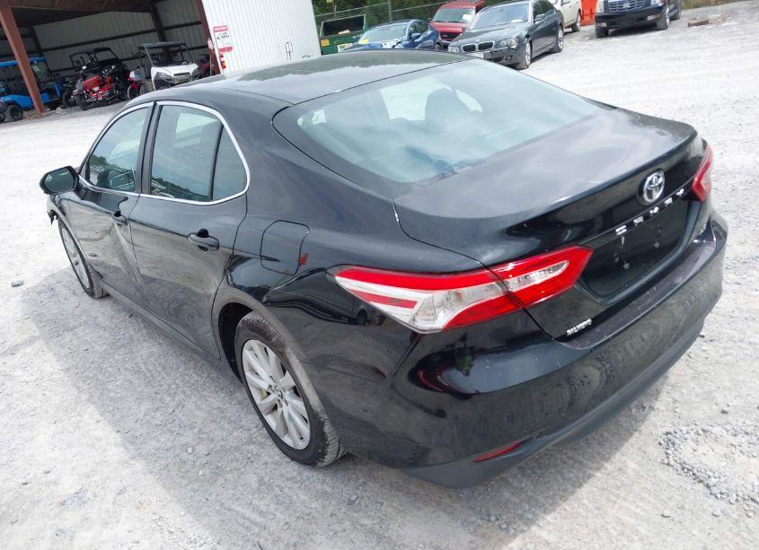Photo 3 of 2018 Toyota Camry LE (VIN 4T1B11HK2JU151669)