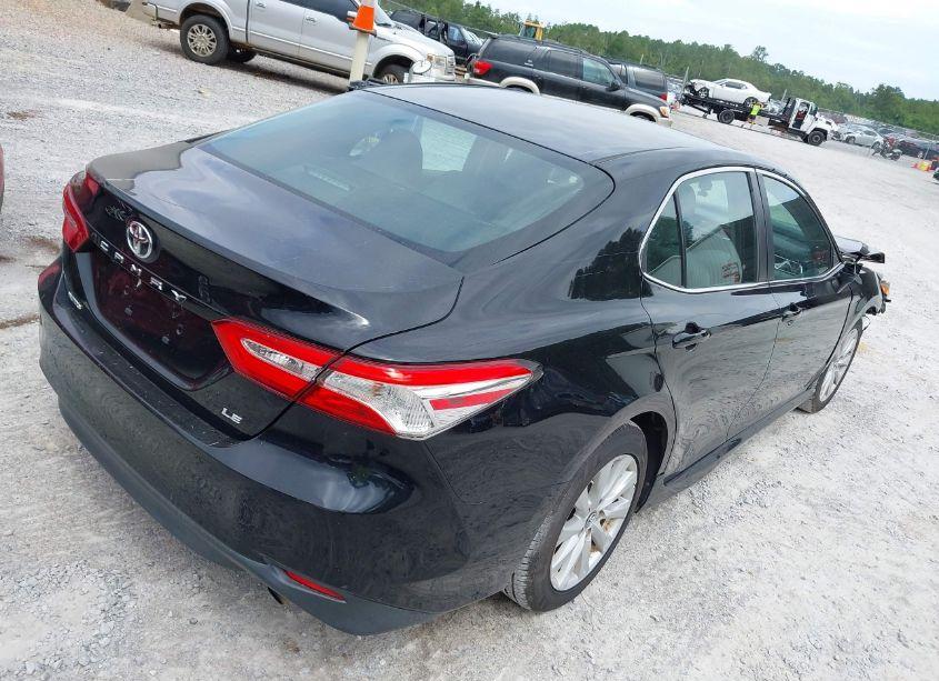 Photo 4 of 2018 Toyota Camry LE (VIN 4T1B11HK2JU151669)