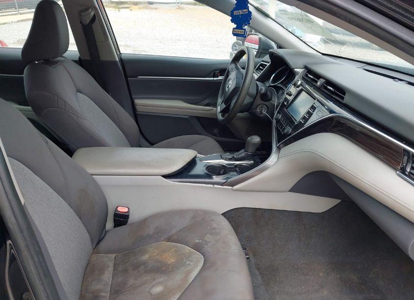 Photo 5 of 2018 Toyota Camry LE (VIN 4T1B11HK2JU151669)