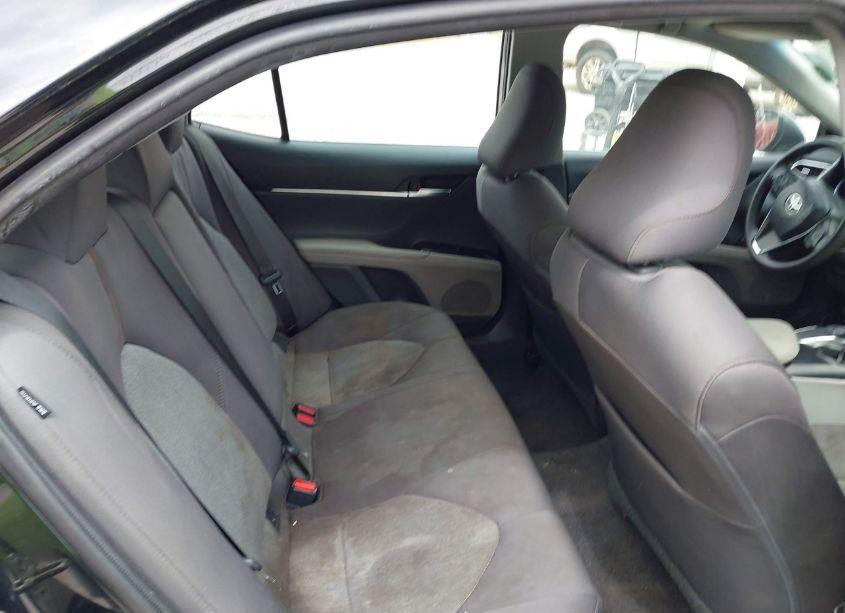 Photo 8 of 2018 Toyota Camry LE (VIN 4T1B11HK2JU151669)