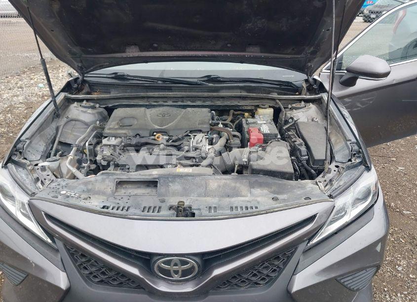 Photo 10 of 2018 Toyota Camry SE (VIN 4T1B11HK2JU515914)