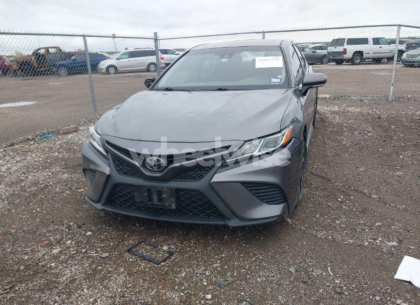 Photo 12 of 2018 Toyota Camry SE (VIN 4T1B11HK2JU515914)