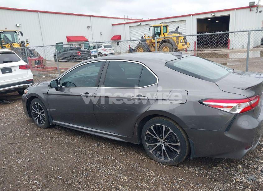 Photo 14 of 2018 Toyota Camry SE (VIN 4T1B11HK2JU515914)