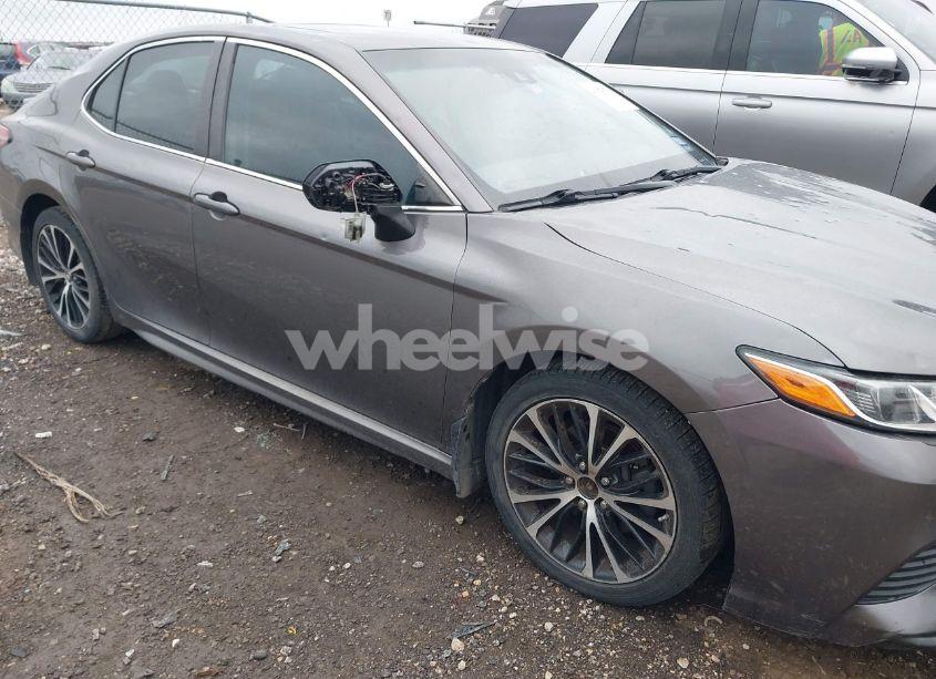 Photo 18 of 2018 Toyota Camry SE (VIN 4T1B11HK2JU515914)