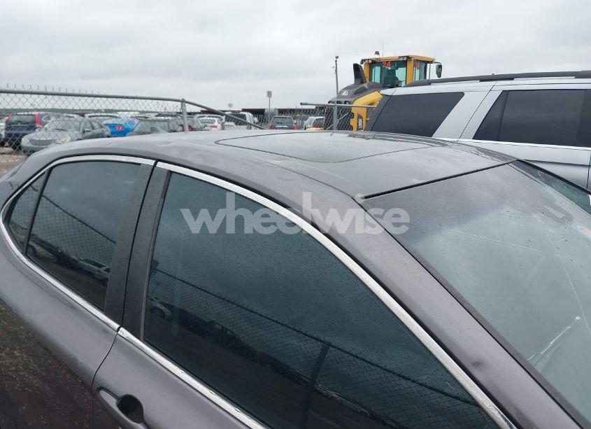 Photo 19 of 2018 Toyota Camry SE (VIN 4T1B11HK2JU515914)