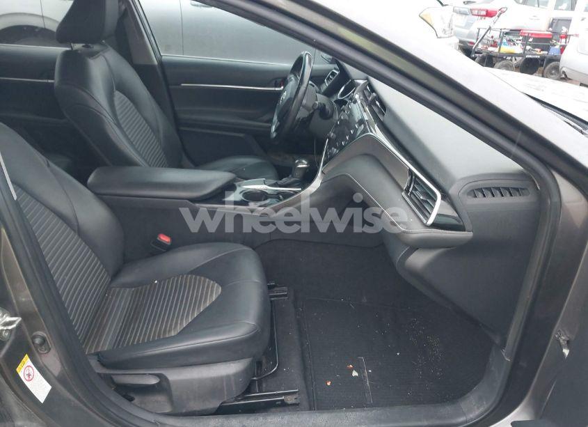 Photo 5 of 2018 Toyota Camry SE (VIN 4T1B11HK2JU515914)