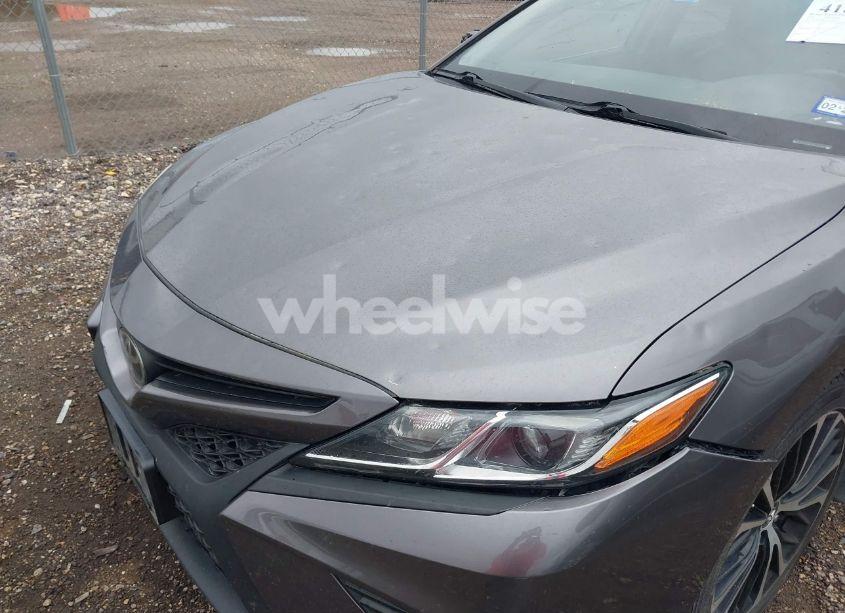 Photo 6 of 2018 Toyota Camry SE (VIN 4T1B11HK2JU515914)