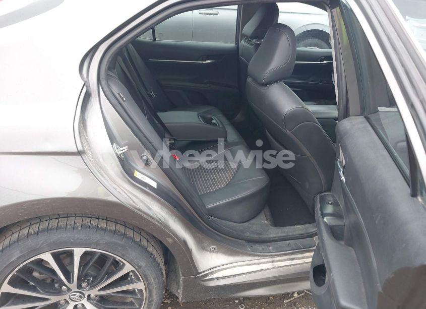 Photo 8 of 2018 Toyota Camry SE (VIN 4T1B11HK2JU515914)