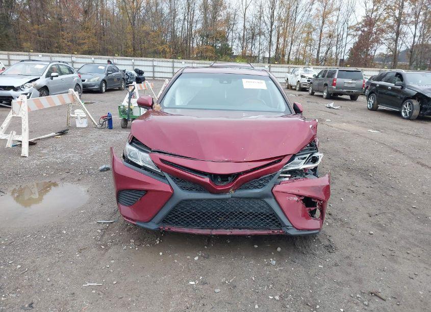 Photo 12 of 2018 Toyota Camry SE (VIN 4T1B11HK2JU516979)