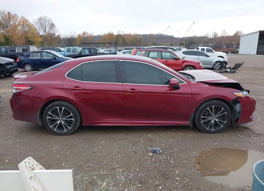 Photo 13 of 2018 Toyota Camry SE (VIN 4T1B11HK2JU516979)