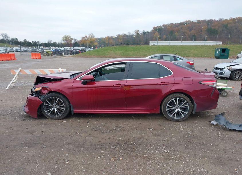 Photo 14 of 2018 Toyota Camry SE (VIN 4T1B11HK2JU516979)